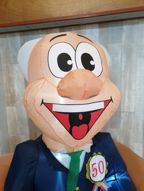 Indoor Abraham zittend op stoel 2,3m